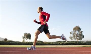 Το τρέξιμο είναι μια εξαιρετική άσκηση για τη βελτίωση της δύναμης ενός άντρα. 